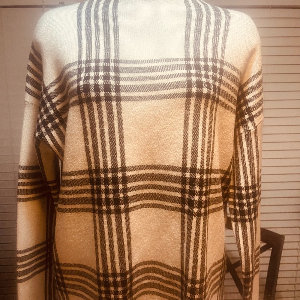 TAHARI Plaid Women's Sweater